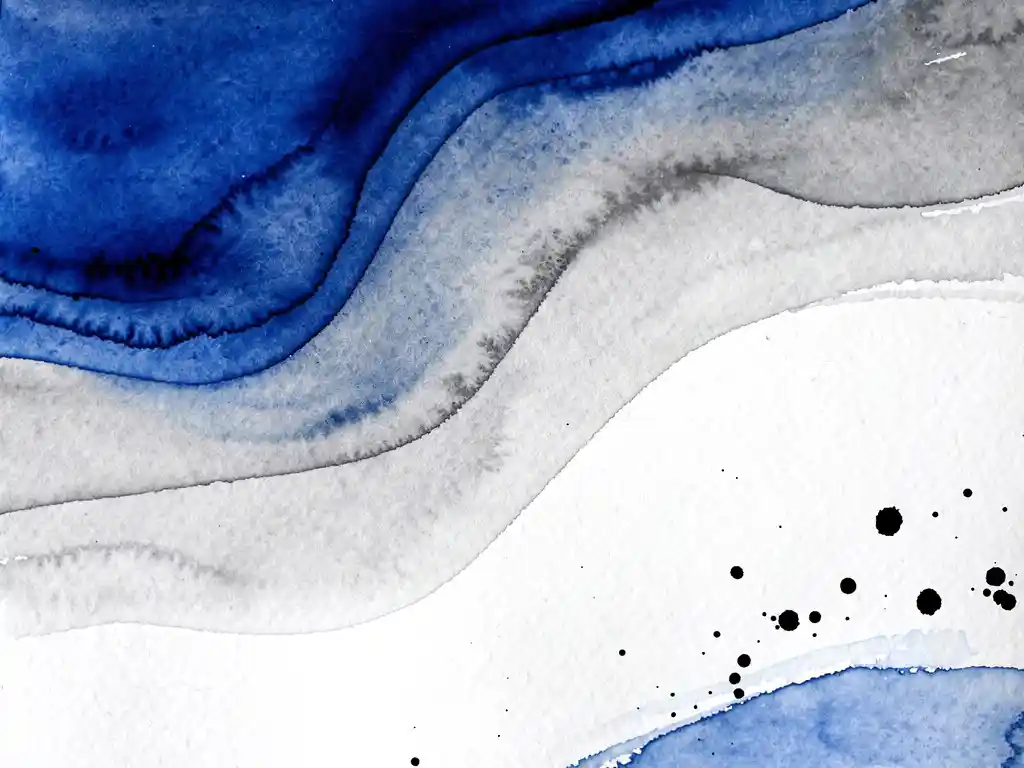 Abstracte aquarel met diepblauwe en grijze tinten die vloeiend overgaan, witte ruimtes en zwarte accenten op gestructureerd papier