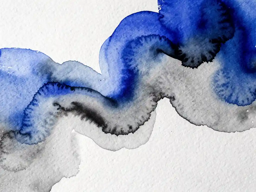 Abstracte aquarel in kobaltblauw en grijs met opwaartse beweging, natuurlijke kleurovergangen op wit papier