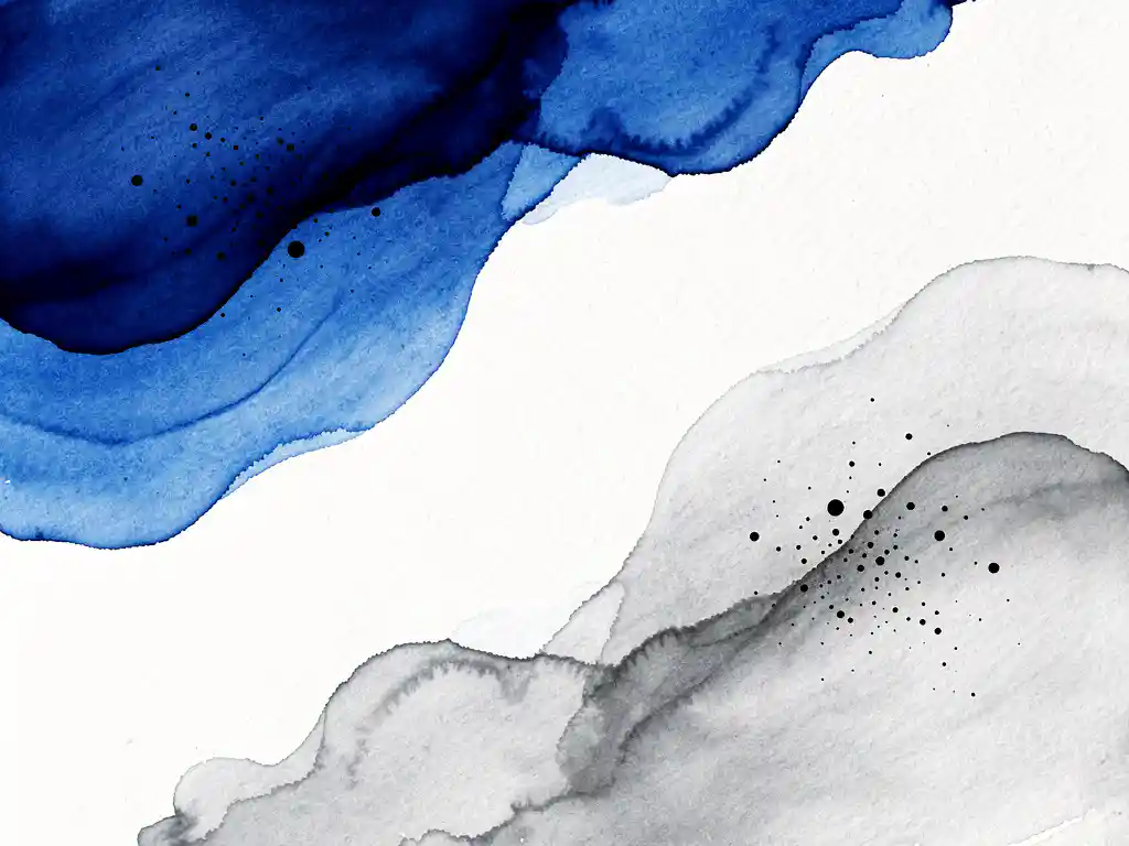 Abstracte aquarel compositie met vloeiende kobaltblauwe en grijze kleurovergangen, witte negatieve ruimte en zwarte inktdruppels