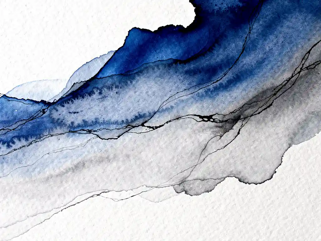 Abstracte aquarel met diep kobaltblauwe verfstromen die overvloeien in zachte grijstinten op wit papier