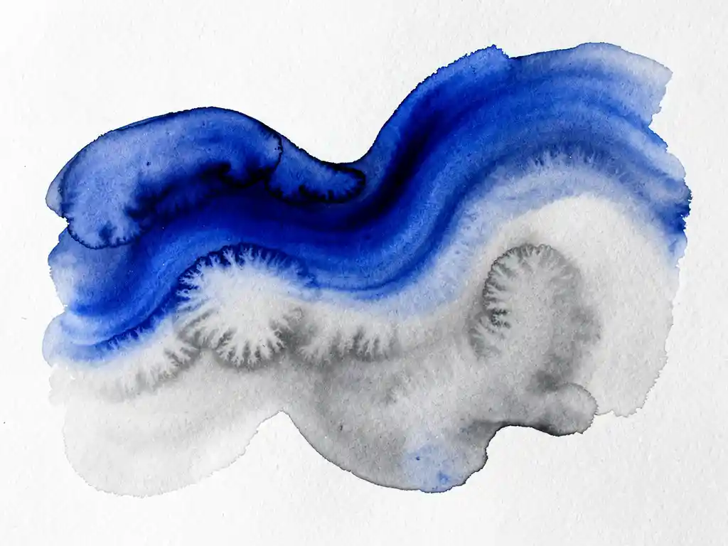 Abstracte aquarel met elektrisch blauwe verfstromen die overvloeien in grijze tinten op wit papier